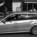 Auto ohne Gesichter auf Hoher Markt